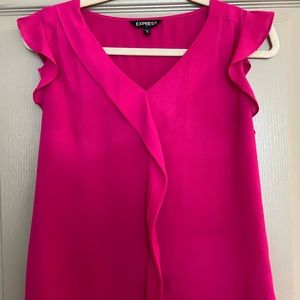 Vibrant, v-neck ruffle blouse! Perfect for work!